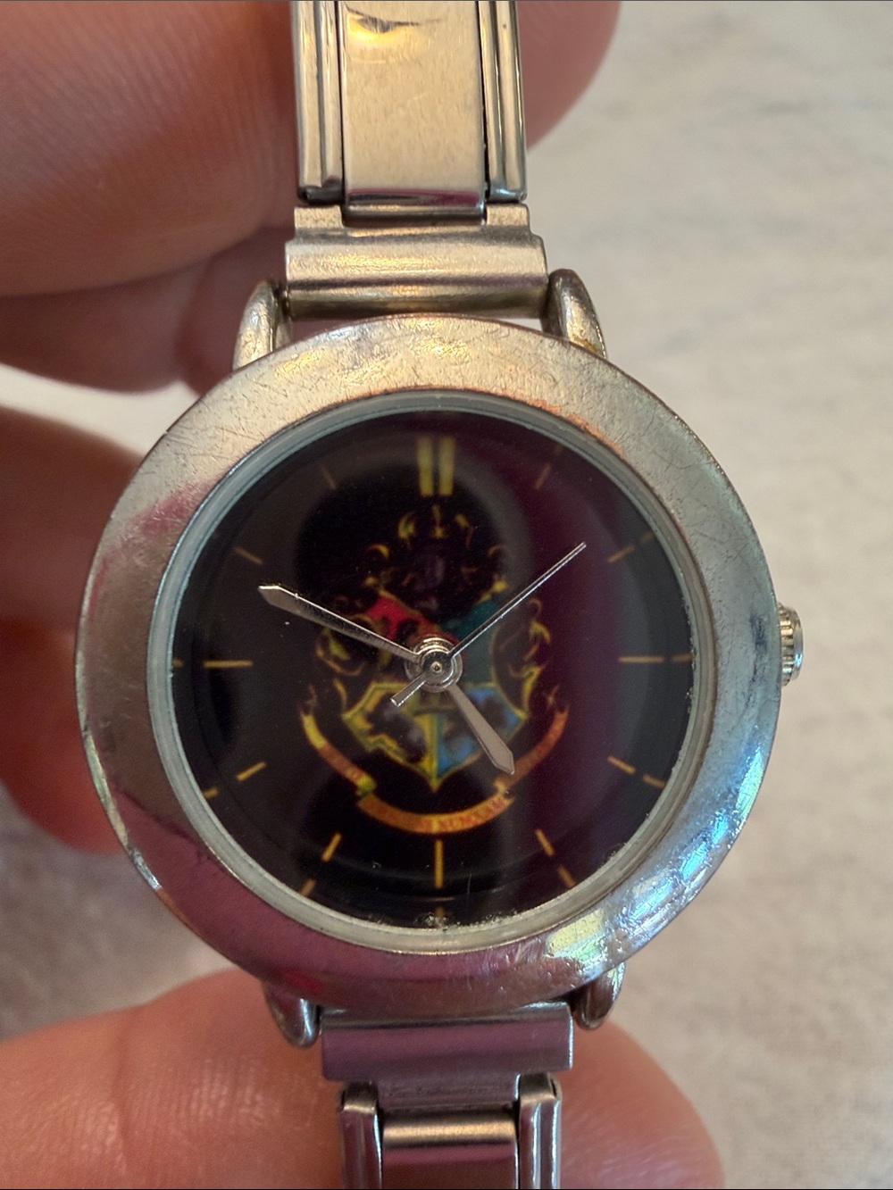 Vintage Harry Potter Hogwarts Crest Watch Silver Tone Collectors Piece untested